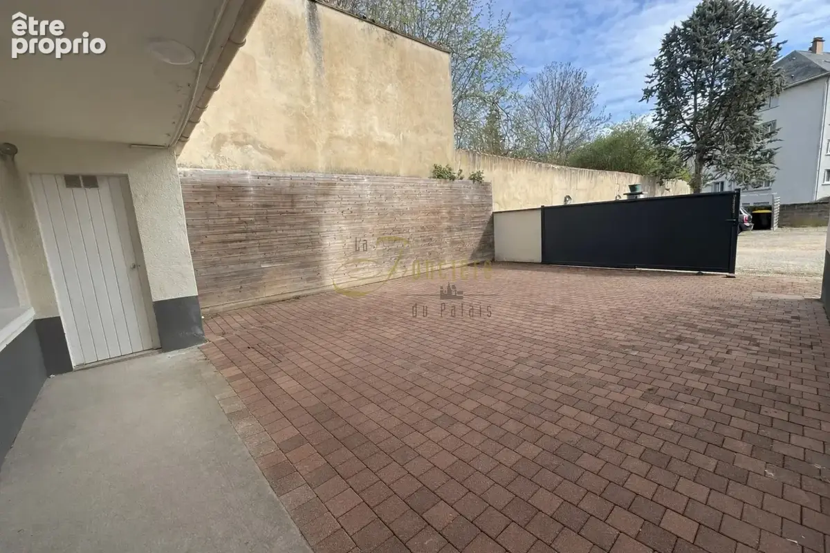 Appartement idéal projet residence principale ou professionnel situé au pied des marronniers avec terrasse - photo 3