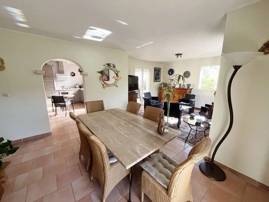 Centre, villa plain pied 3 chambres et bureau, piscine,  garage et atelier - photo 7