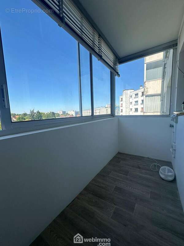 La loggia avec branchement machine à laver - Appartement à LAON