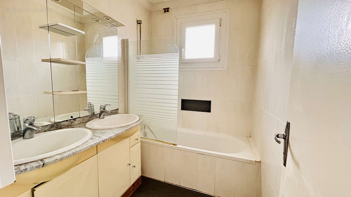 Appartement à CUERS