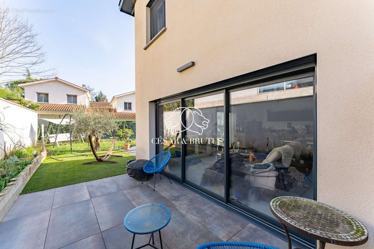 Maison à COLLONGES-AU-MONT-D'OR