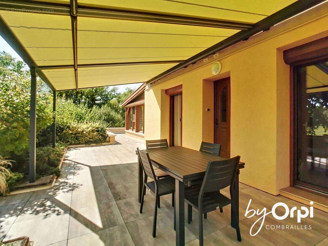 Maison à DURDAT-LAREQUILLE