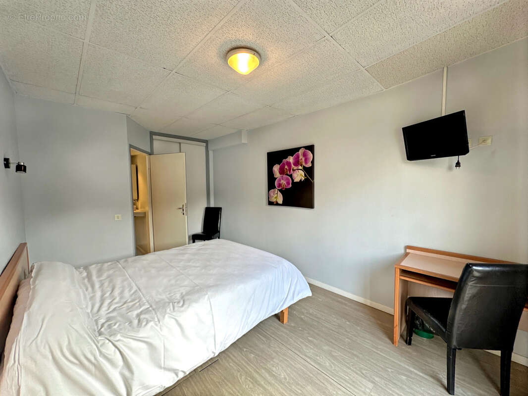 Commerce à DECAZEVILLE