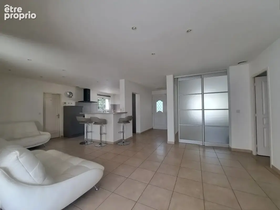 Maison avec 2 appartements et dépendance sur un terrain avec piscine - photo 6