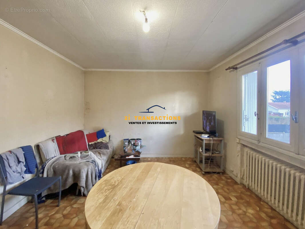 Appartement à SURY-LE-COMTAL
