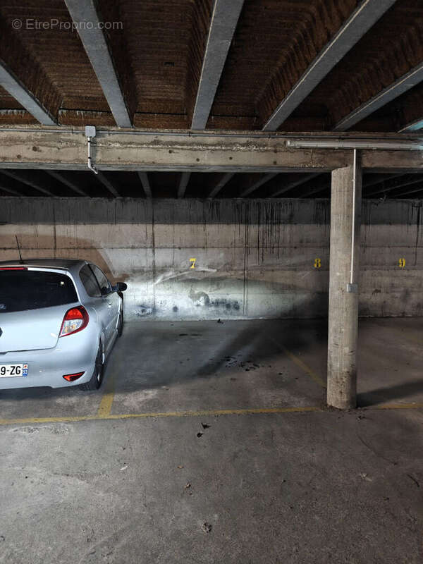 Parking à SAINT-OUEN