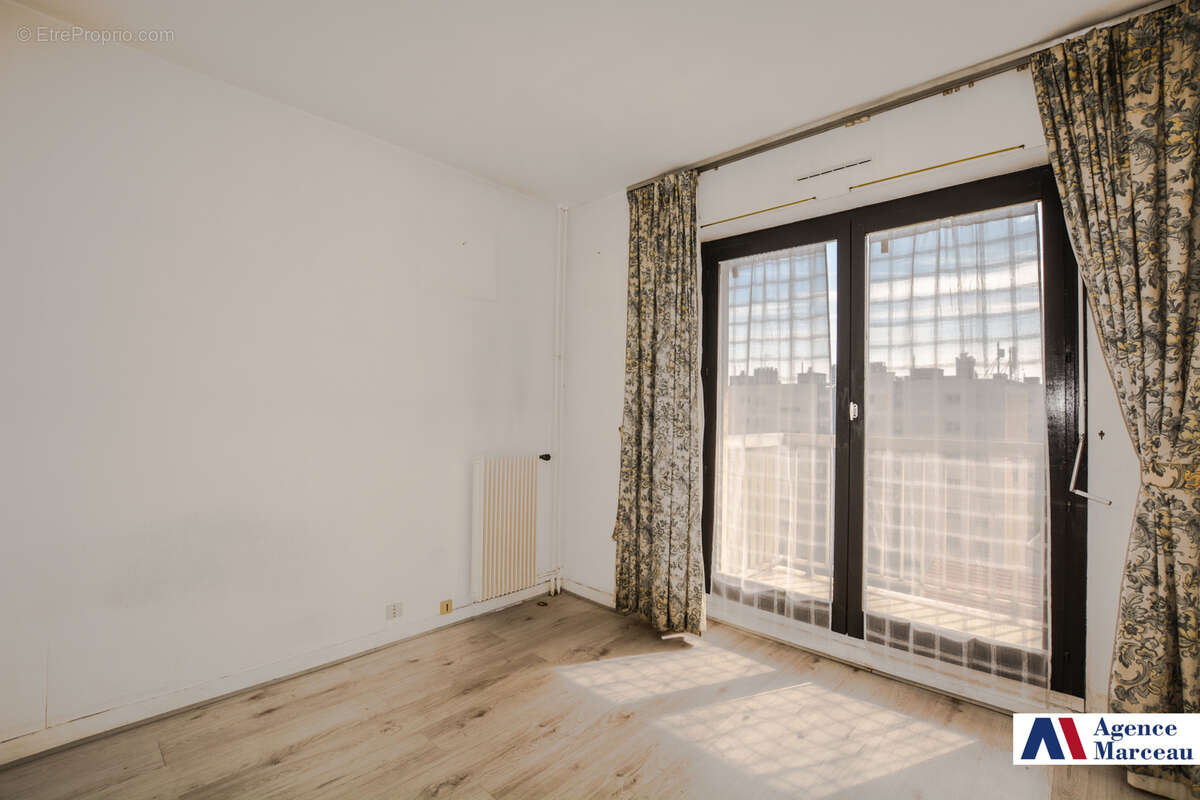 Appartement à COURBEVOIE