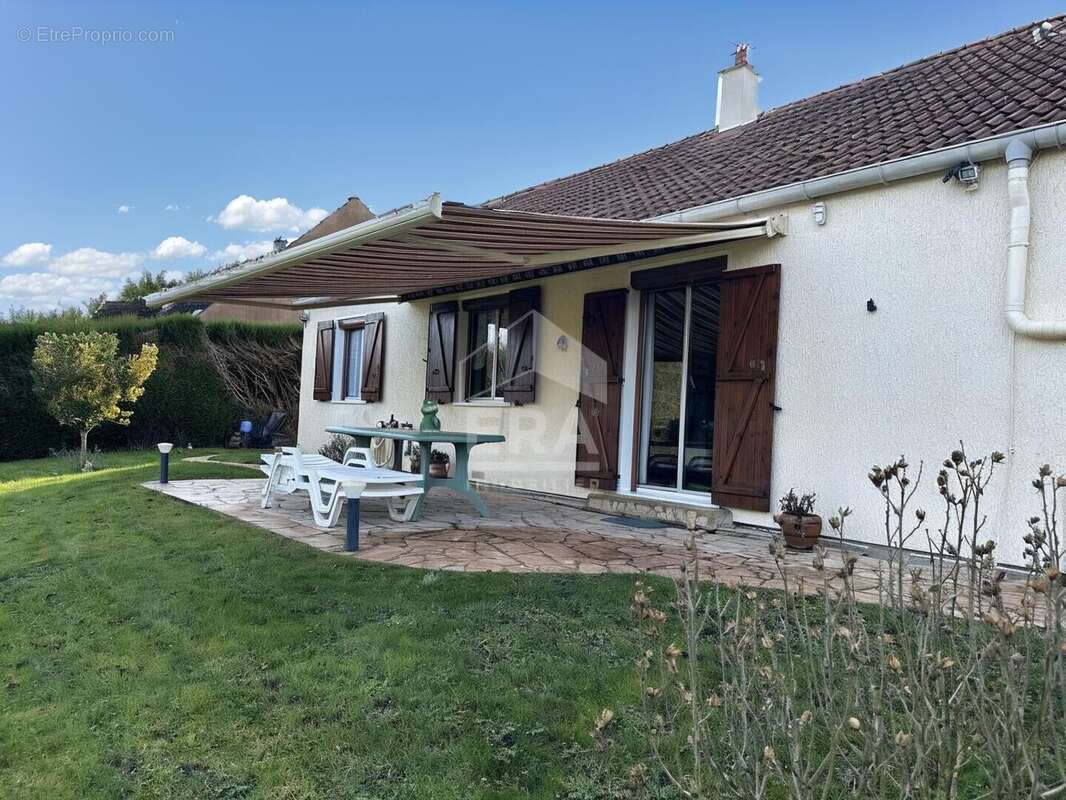 Maison à VILLENEUVE-LA-GUYARD