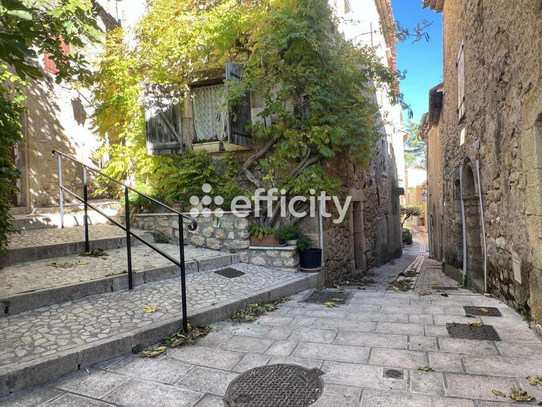 Maison à ARTIGNOSC-SUR-VERDON