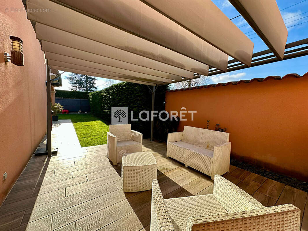 Maison à SAINT-ETIENNE-SUR-CHALARONNE