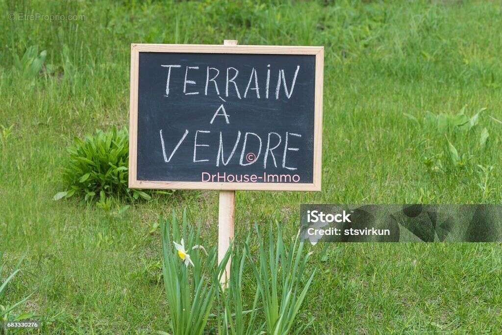 Terrain à NEUVILLE-DE-POITOU