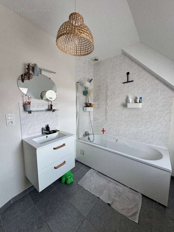 Maison à COLLEVILLE-MONTGOMERY