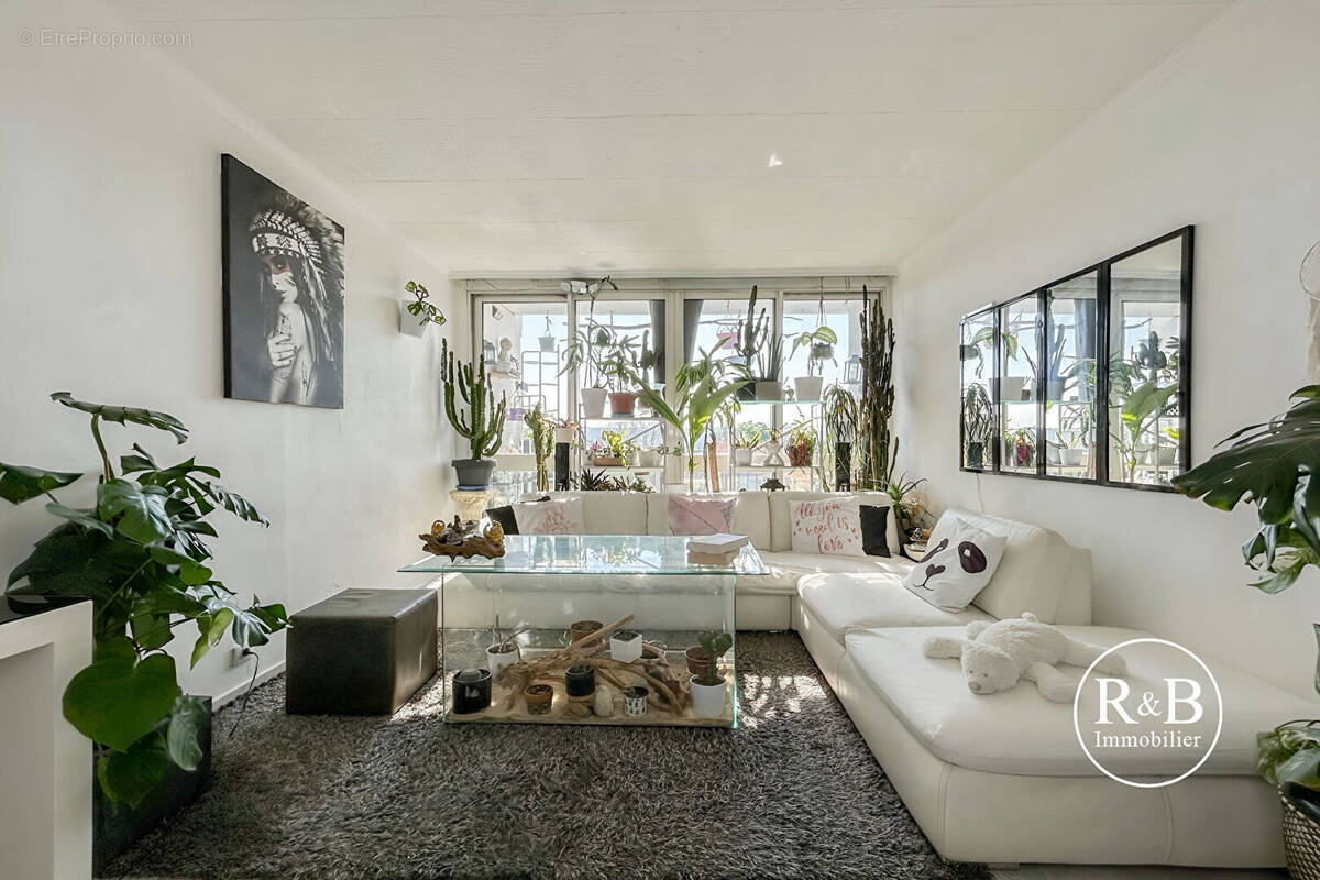 Appartement à LES CLAYES-SOUS-BOIS