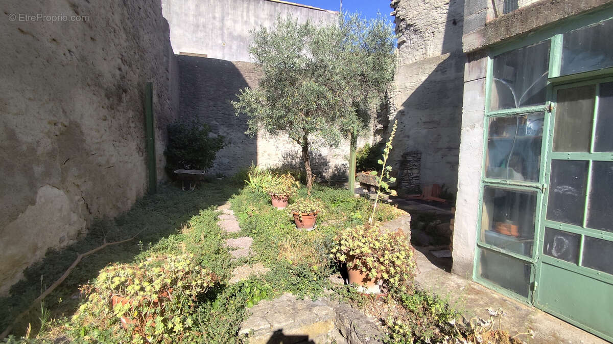 Exclusivite marguerittes grande maison de village 130m2 avec des dependances parcelle 312m2 - photo 10
