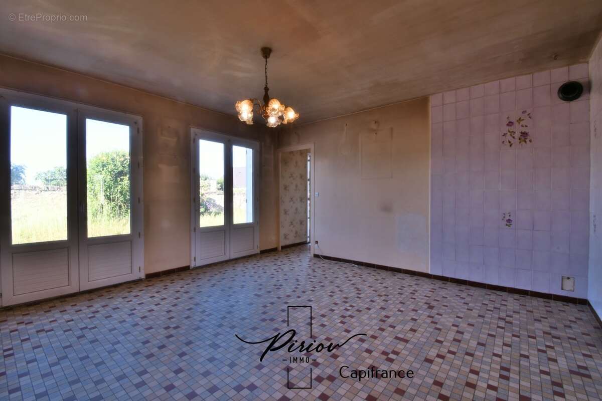 Pavillon plain pied, 3 chambres, 1230 m² de terrain clos de murs - photo 6