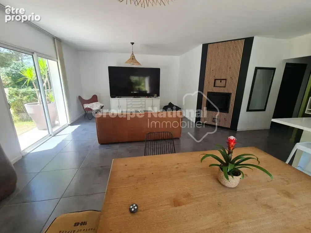 Villa T6 de 151 m² de plain pied sur 1000m² de terrain arboré avec une grande piscine à GEMENOS 13420 - photo 5