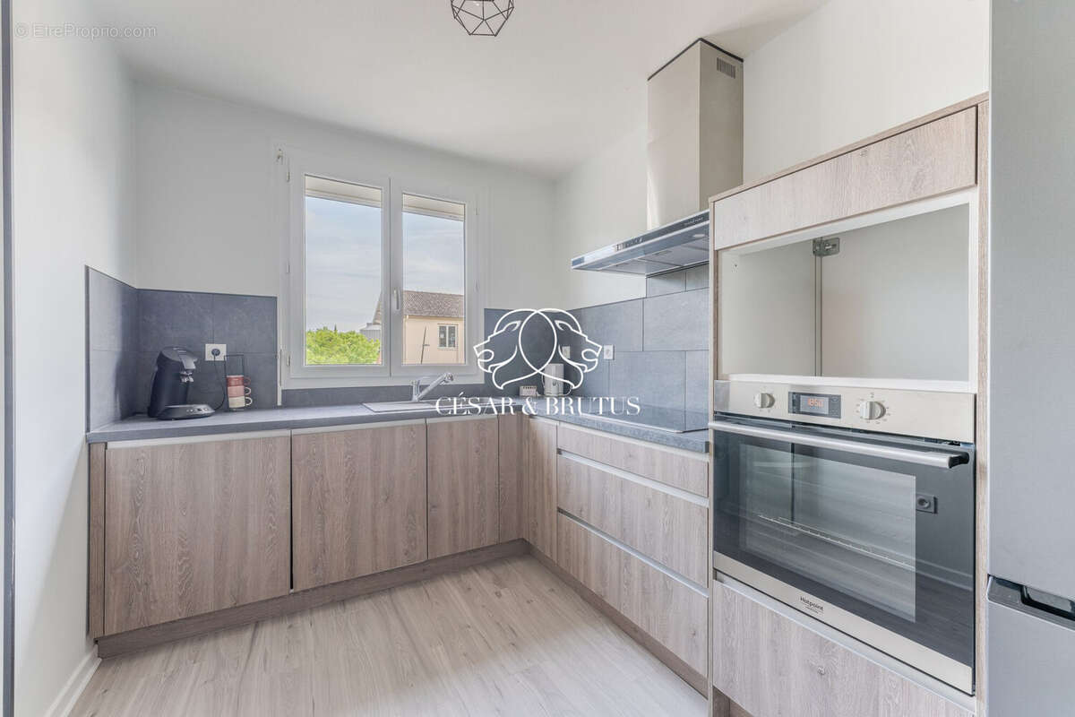 Appartement à LA TOUR-DE-SALVAGNY