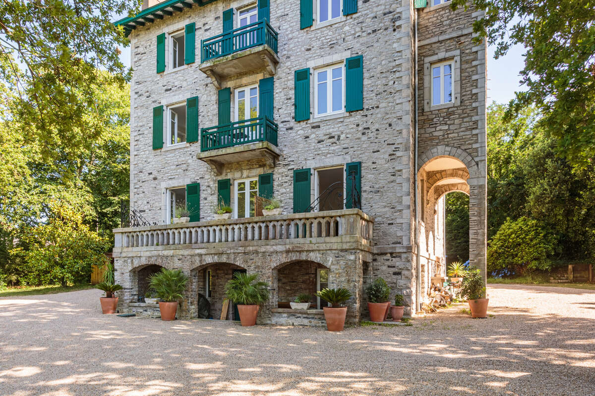 BIARRITZ le charme de l'ancien rénové pour ce 3 pièces de 62 m2 - photo 3