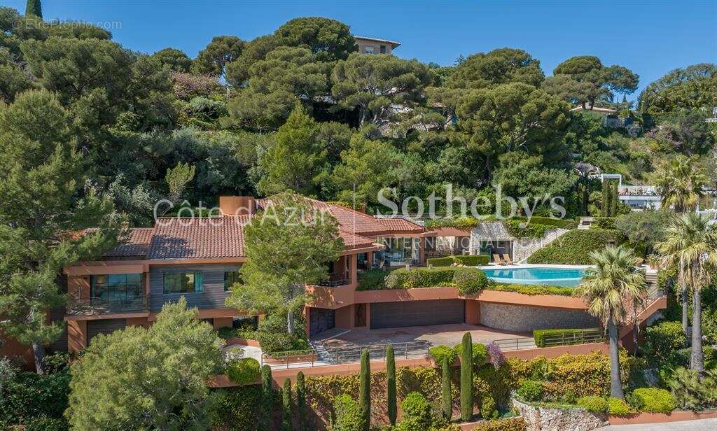 Saint Jean Cap Ferrat, domaine privé avec deux villas, parc paysager, piscine à débordement - photo 3