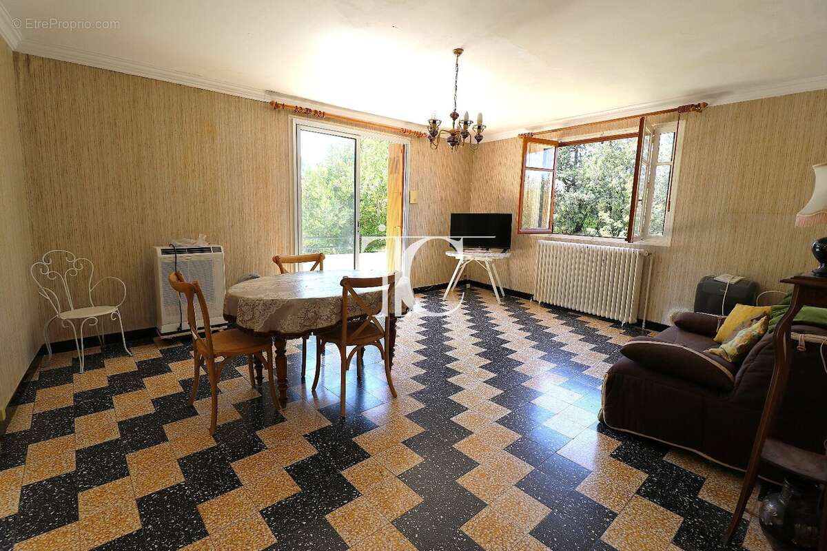 Maison individuelle sur 3434 m² de terrain avec toiture neuve Saint Ambroix - photo 5
