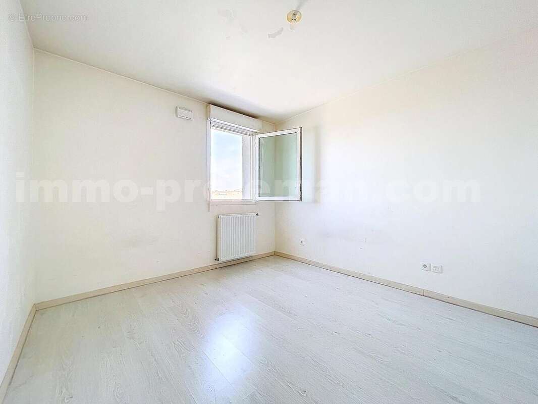 APPARTEMENT_T2_VILLE-LA-GRAND_frontière_suisse_genève_CEVA_SECTEUR_agréable_verdoyant_vue_dégagée_lumineux_investisseur_séjour_cuisine_chambre_salon - Appartement à VILLE-LA-GRAND