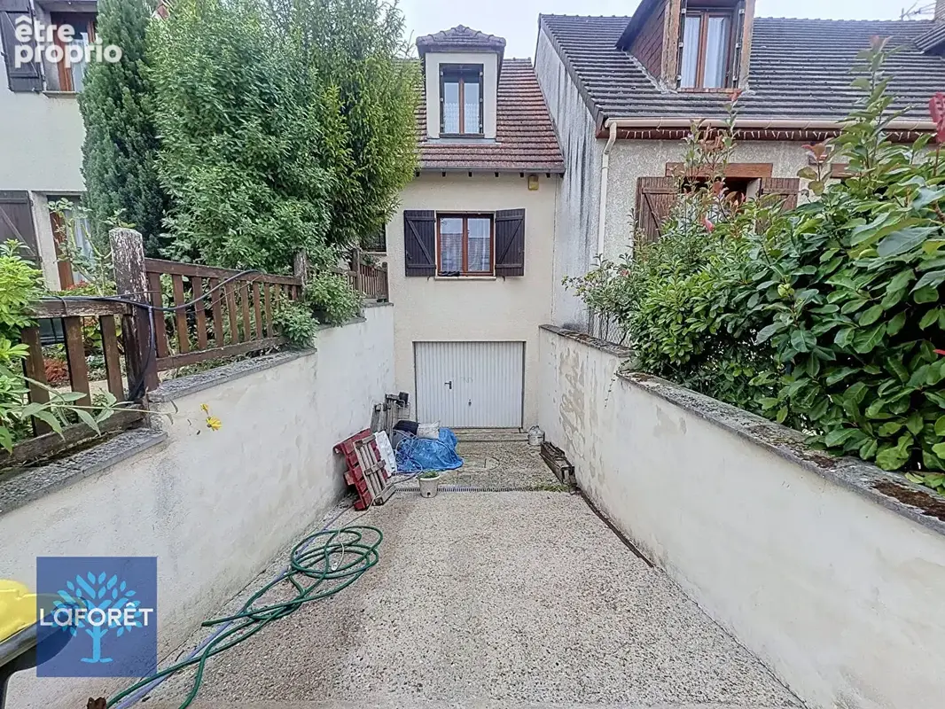 VILLABÉ - Maison familiale 6 pièces avec sous-sol total et panneaux solaires - photo 13