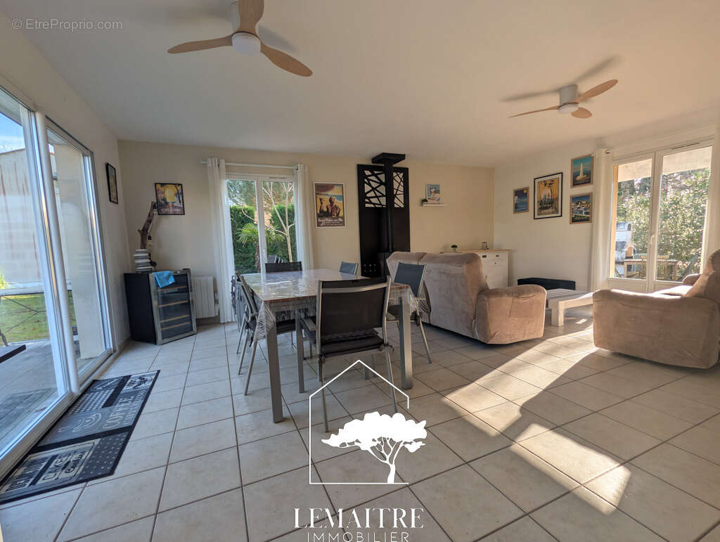 Maison à LES MATHES