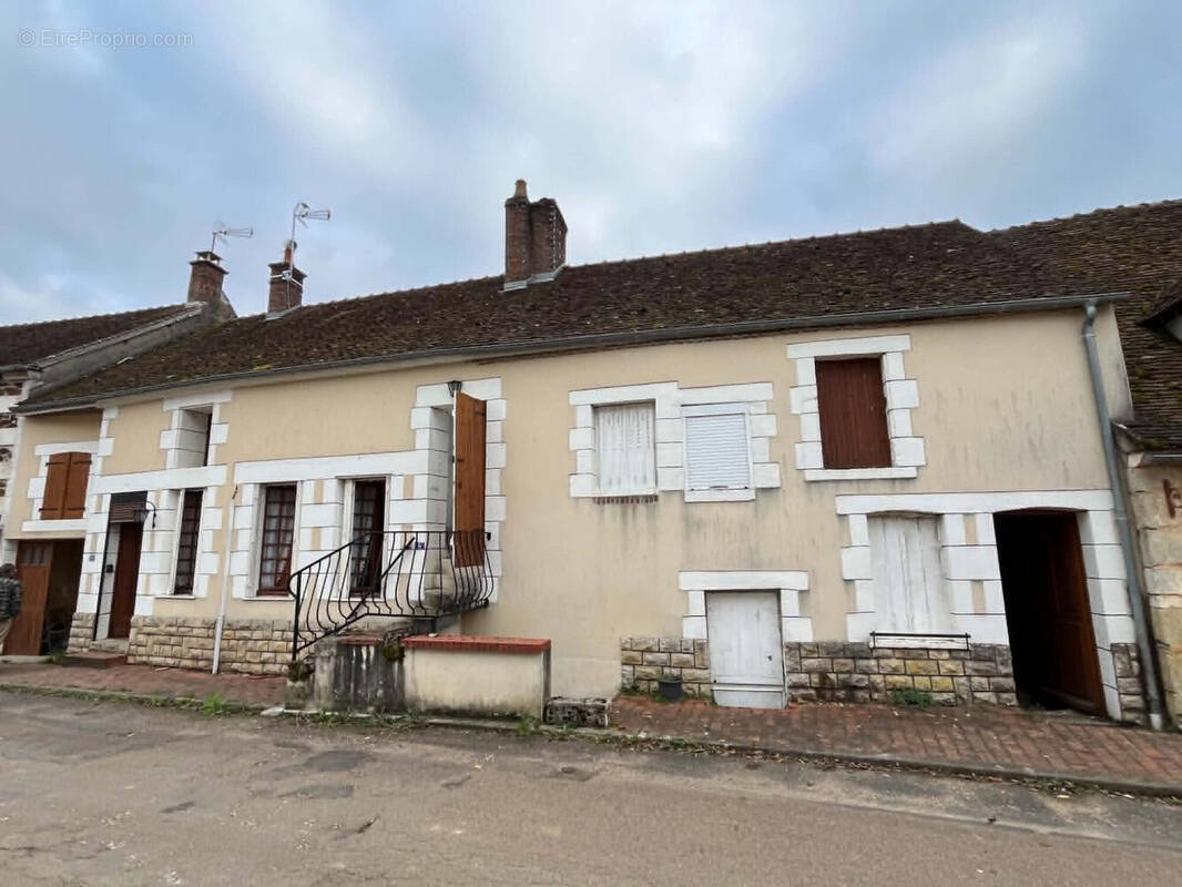 Maison à SAINT-SAUVEUR-EN-PUISAYE
