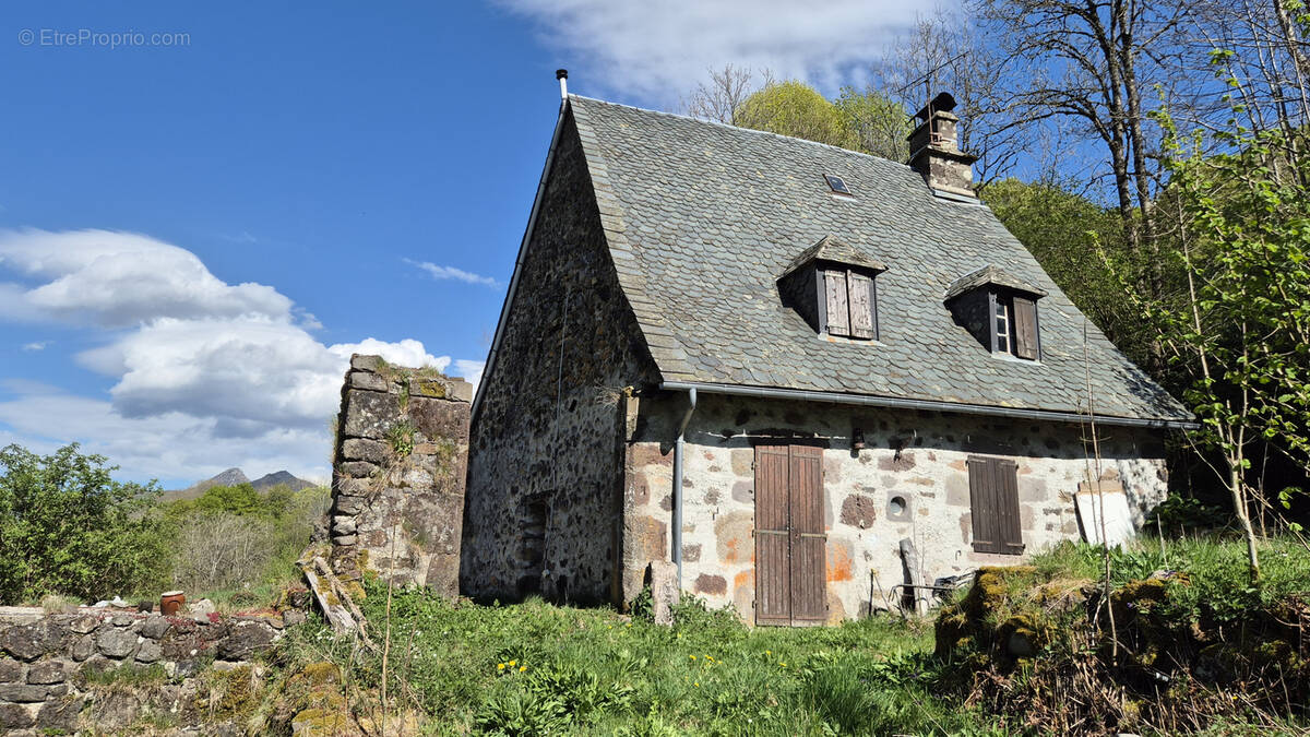 Maison à MANDAILLES-SAINT-JULIEN