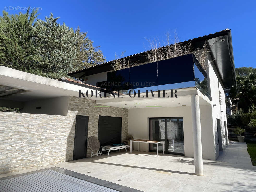 Maison à VENTABREN