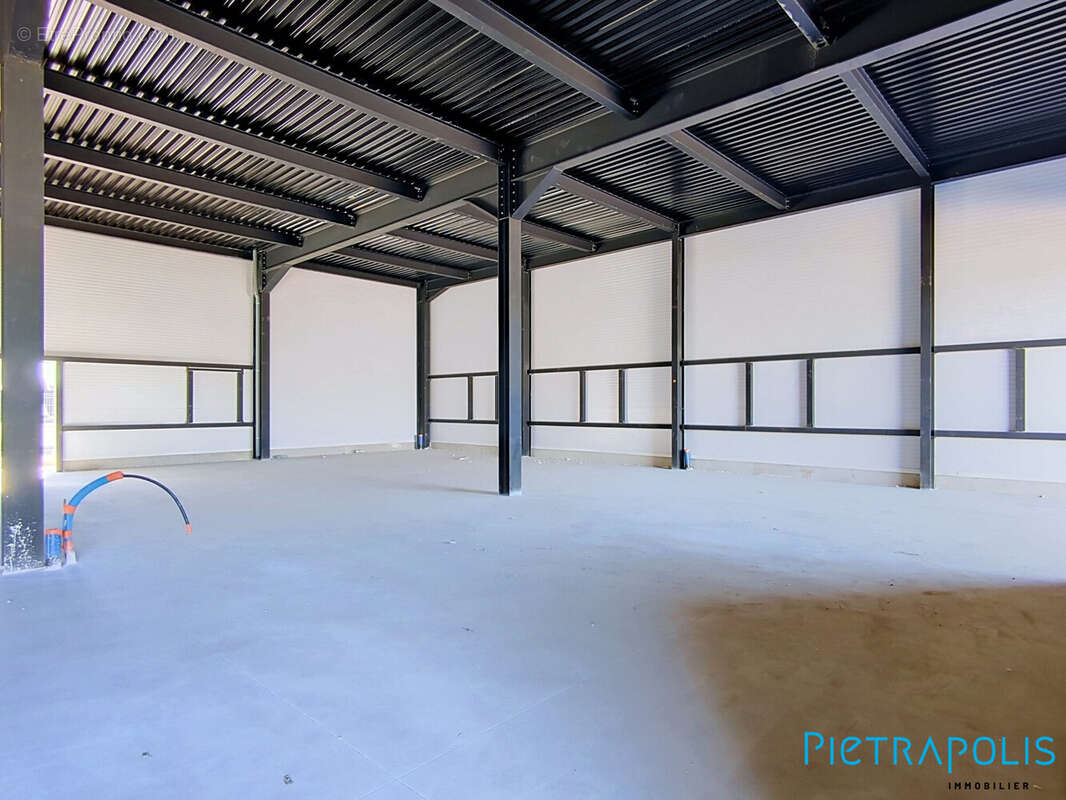 Commerce 166 m² à Sete  - photo 2
