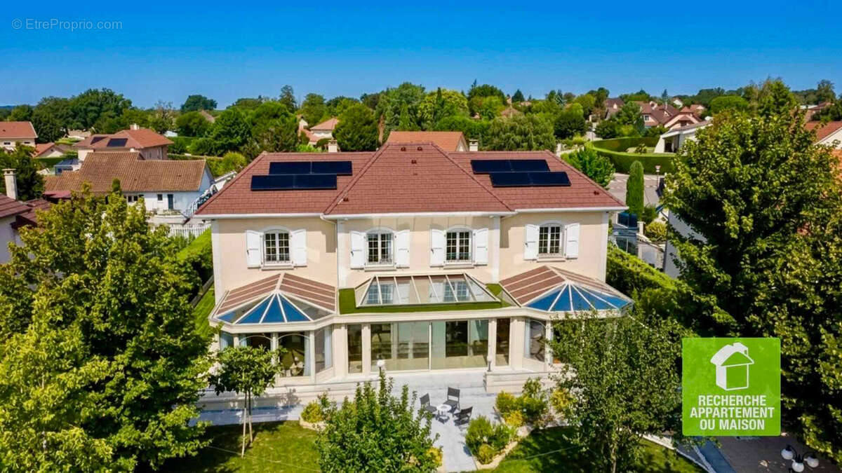 Propriété d'exception à 49 minutes de Lyon  240 m² de raffinement au coeur d'un écrin privé - photo 2