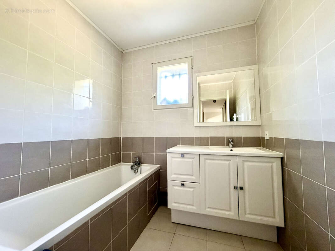 Générac, maison familiale T8 de 172m2 prête à vivre - photo 18