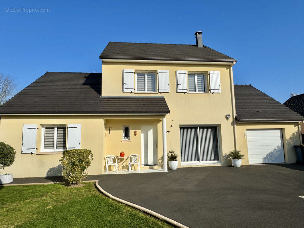 Maison à VARETZ