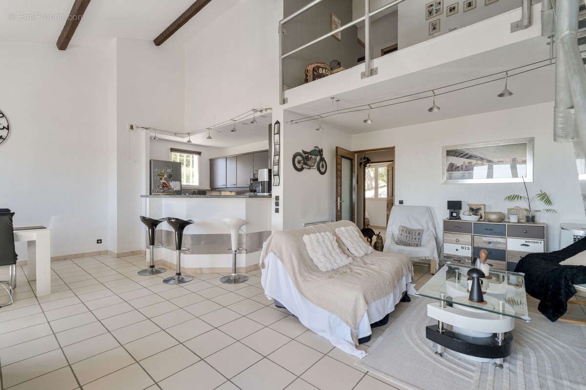 Appartement à CARQUEIRANNE