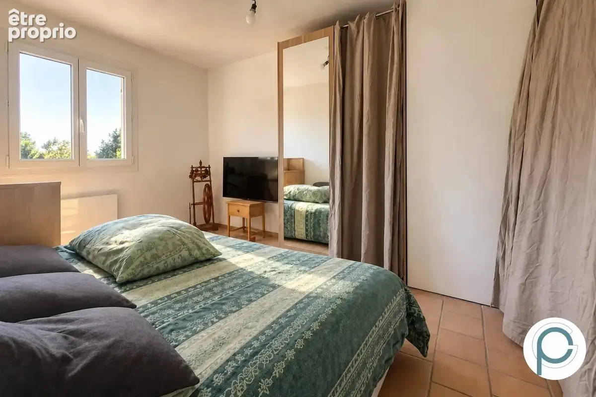 Maison t5  4 chambres  jardin et terrasses  village de signes - photo 5