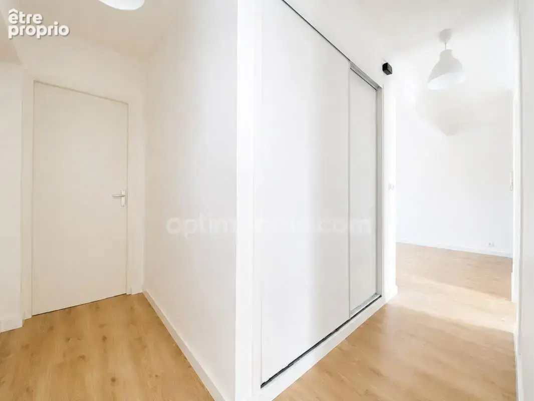 Appartement traversant rénové avec balcon et cave 4 pièces 74 m2 à SETE (34) - photo 2