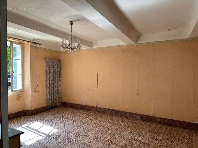 Maison de village à rénover – Centre de La Verdière (83) - photo 15
