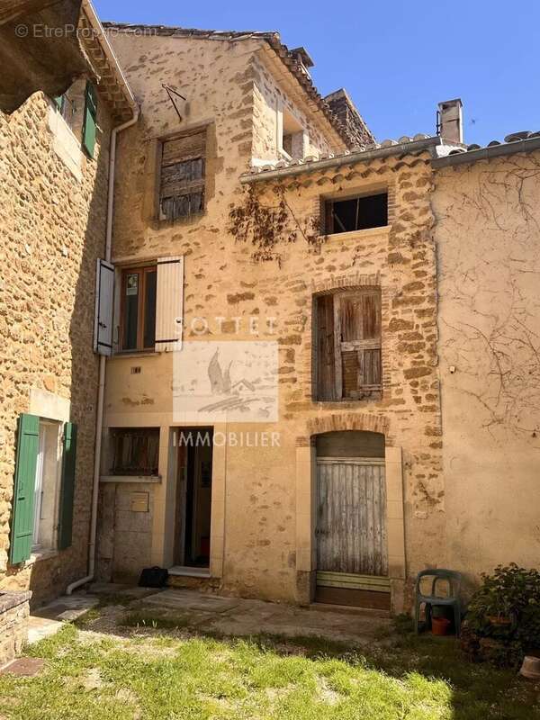 Maison à SUZE-LA-ROUSSE