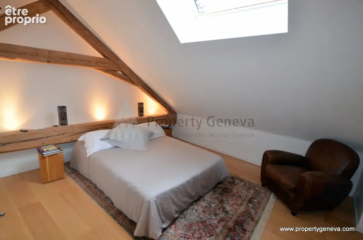 SAINT-GENIS-POUILLY: Charmante maison de village entièrement rénovée - photo 11