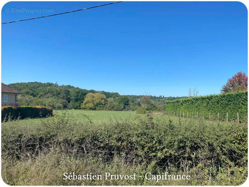 Terrain à MILHAC-DE-NONTRON