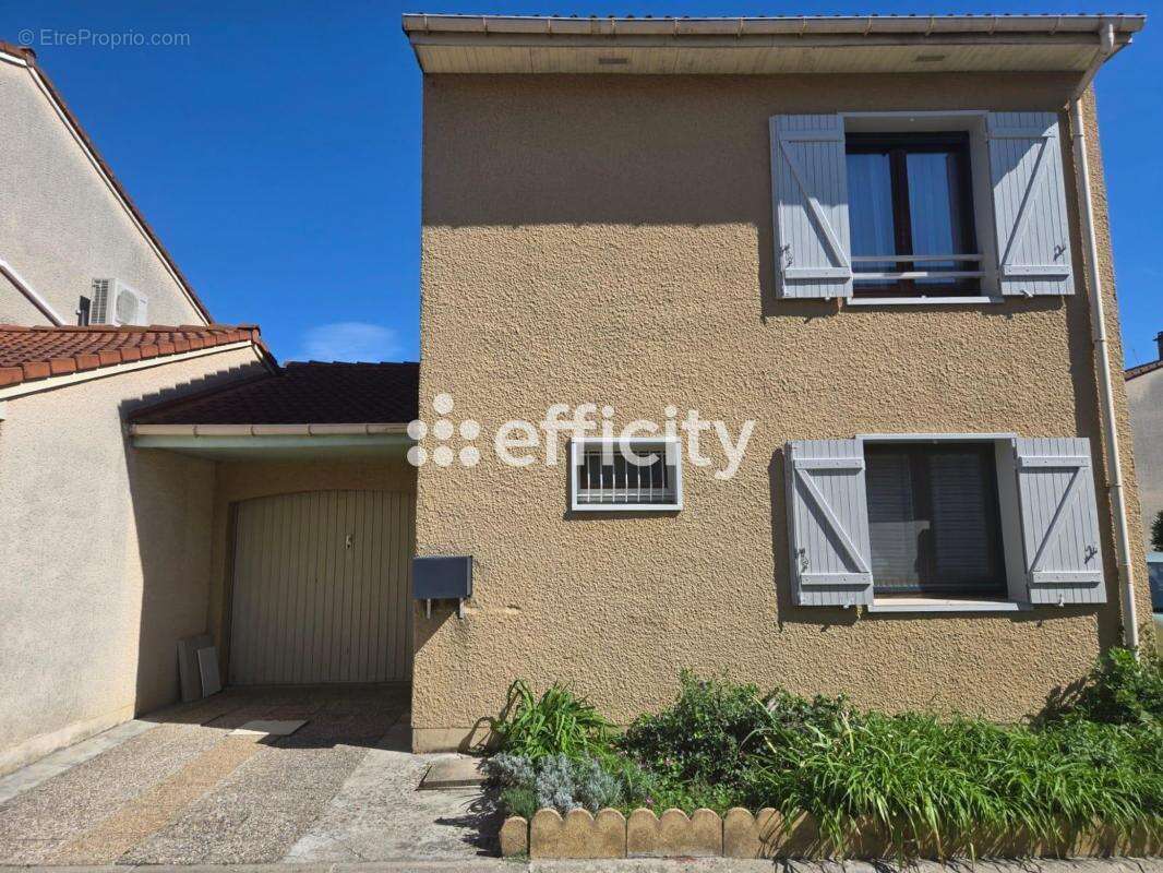 Maison à VAULX-EN-VELIN