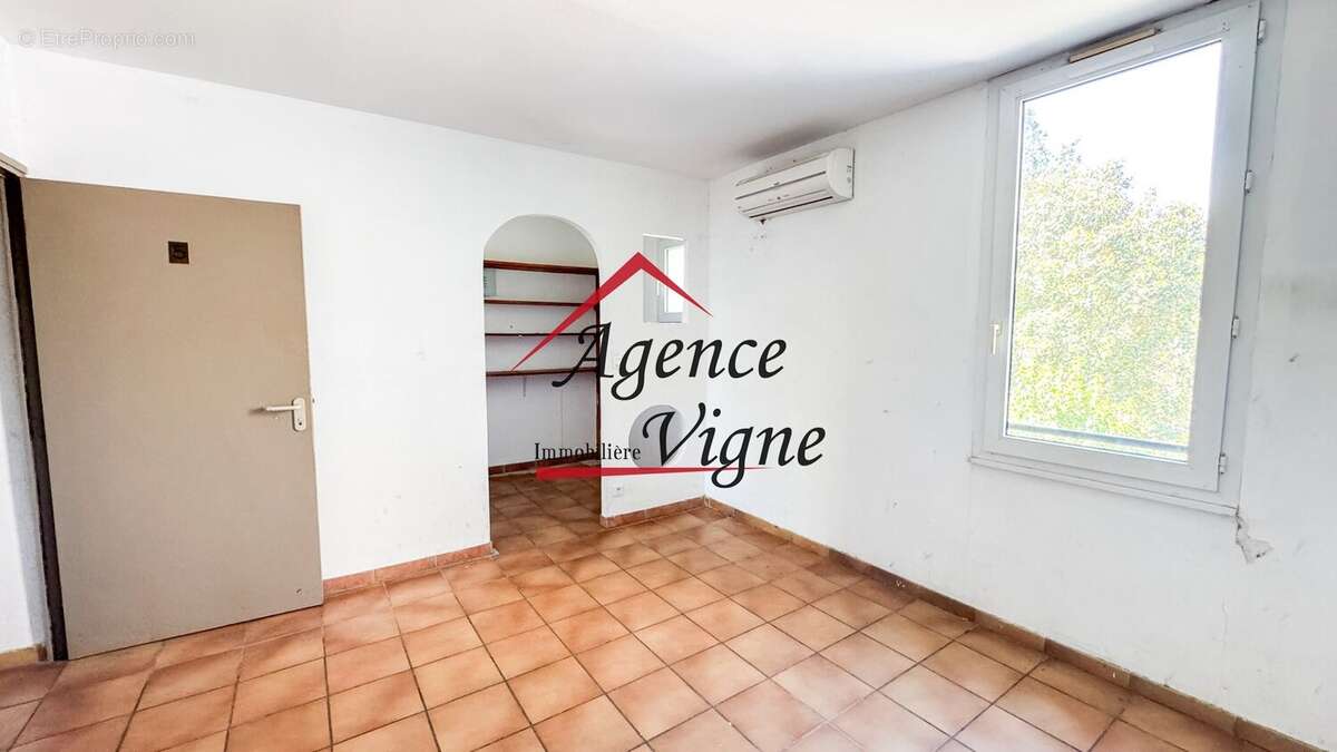 Maison à SAINT-JEAN-DE-MARUEJOLS-ET-AVEJAN