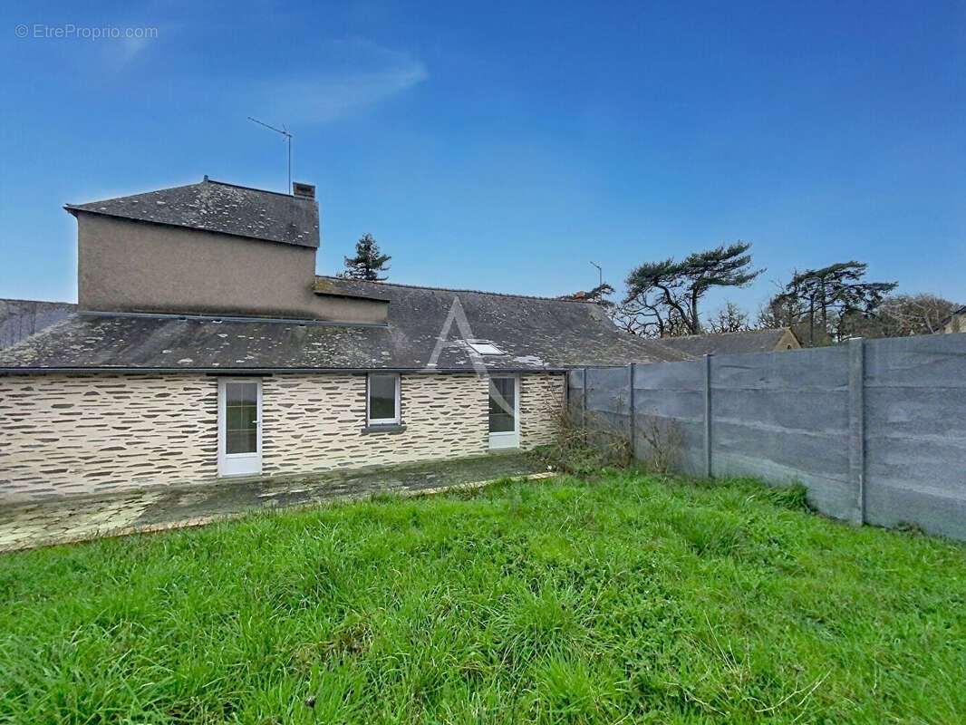 Maison à LA MEMBROLLE-SUR-LONGUENEE