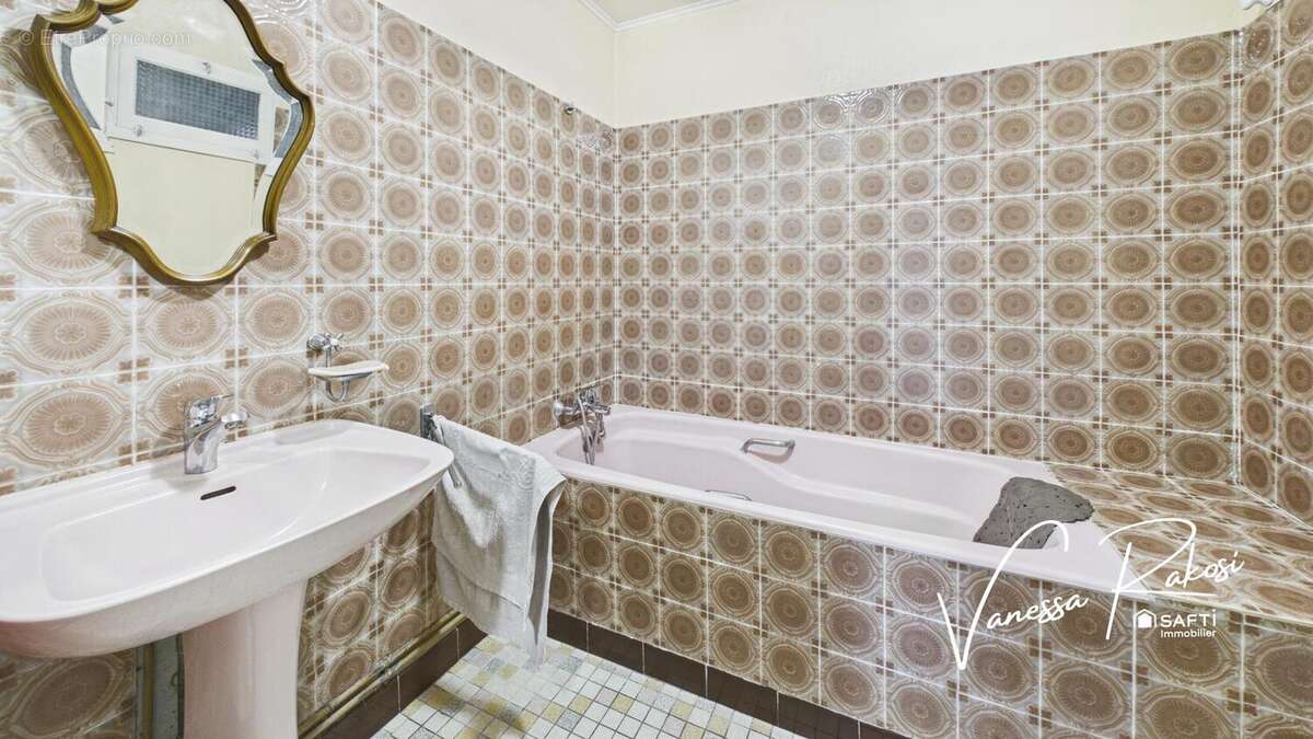 Maison 137 m² à La Chapelle-Des-Pots  - photo 9