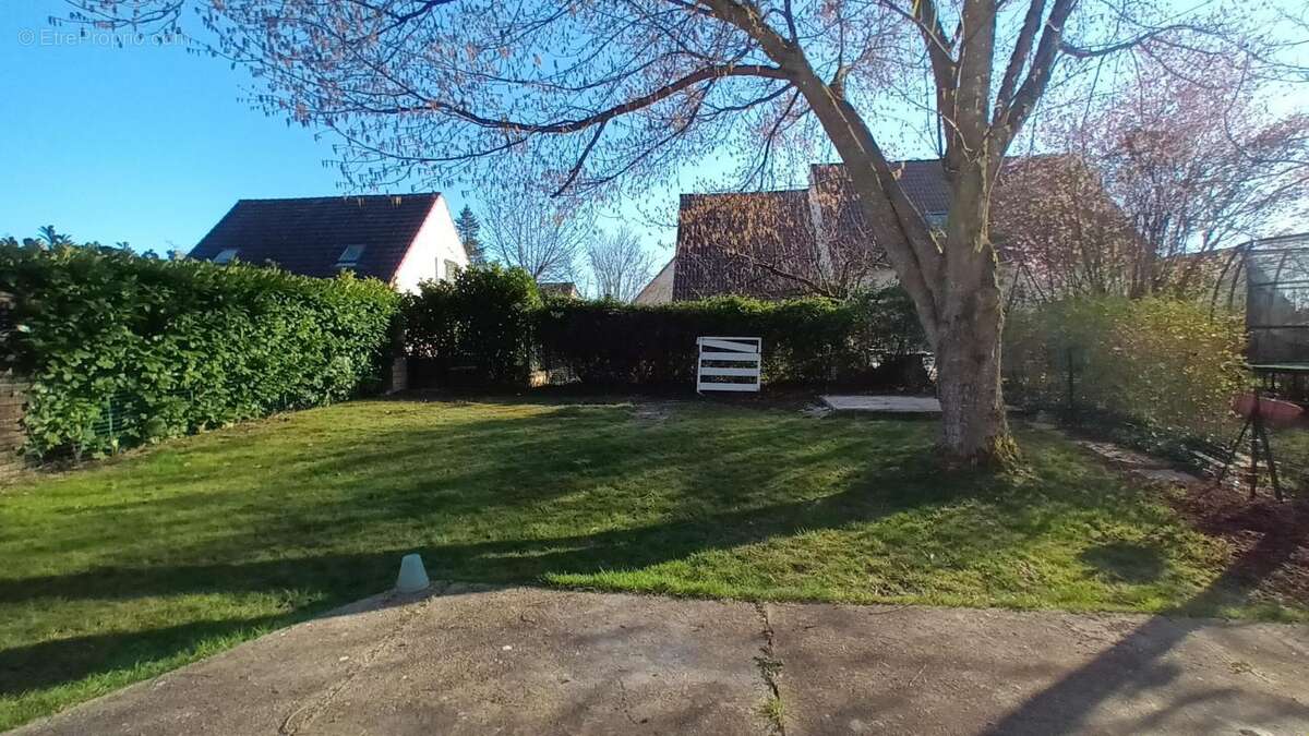 Maison à SAVIGNY-LE-TEMPLE