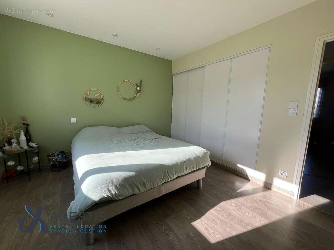   - Maison à LABRUGUIERE