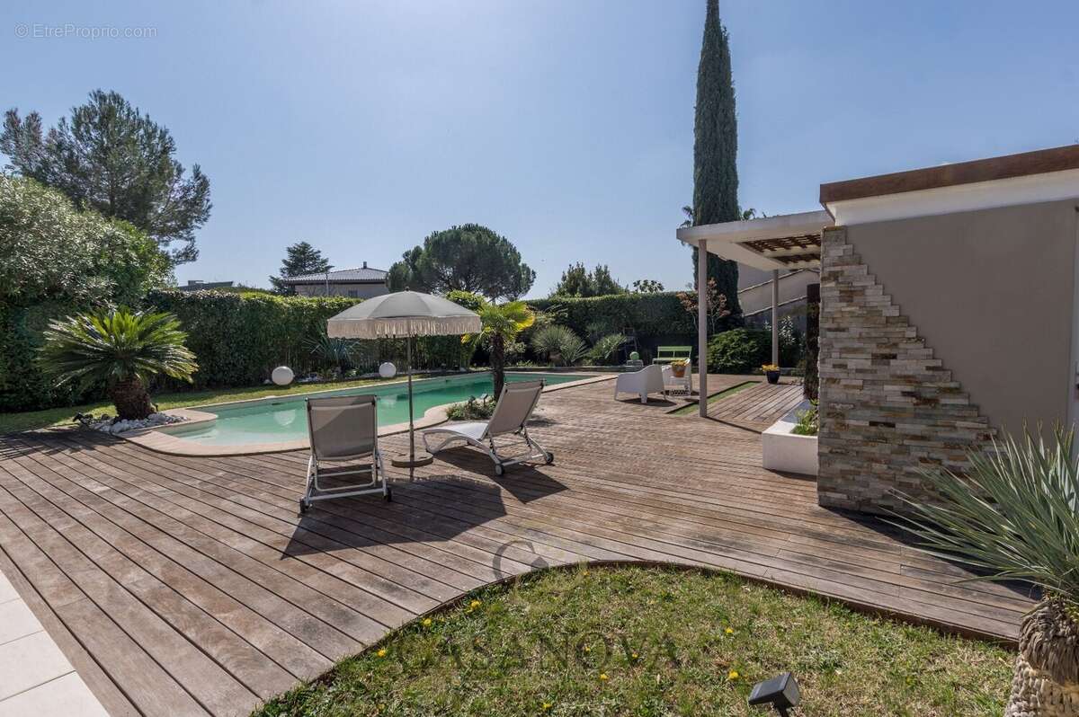 Villa contemporaine avec piscine et jardin paysager au nord de Montpellier - photo 3