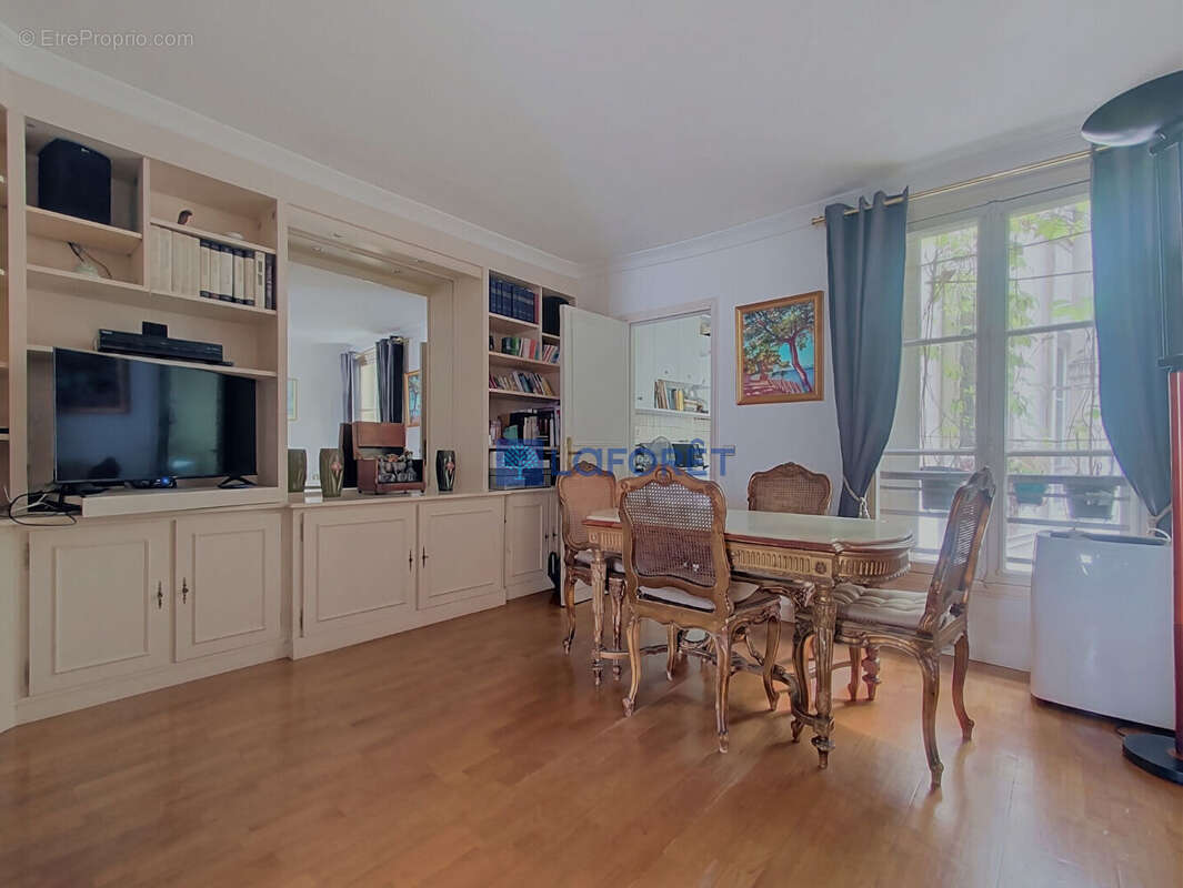 Appartement à PARIS-2E