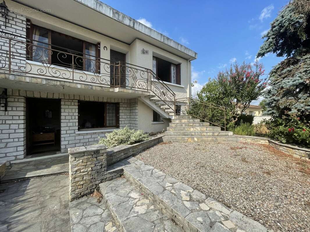 Maison familiale avec sous-sol complet et terrain constructible - bergerac - photo 2